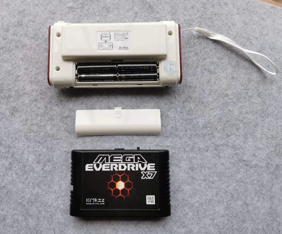New MegaDrive 16 BIT MD Compatible POCKET MD White Retro Portable Game Console