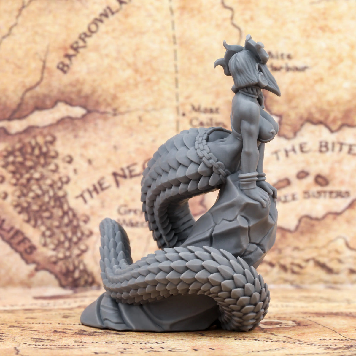 Fantasy Maneater Beauty Miniature, Femme Fatale Model for TTRPG Campaigns, Ideal Accessory for Tabletop Diorama Scenes