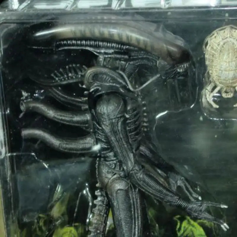 NECA 2pcs/set Alien Vs Predator PVC Collection Figure Toys 21cm