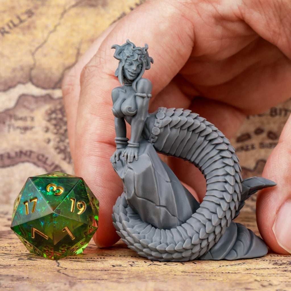 Fantasy Maneater Beauty Miniature, Femme Fatale Model for TTRPG Campaigns, Ideal Accessory for Tabletop Diorama Scenes